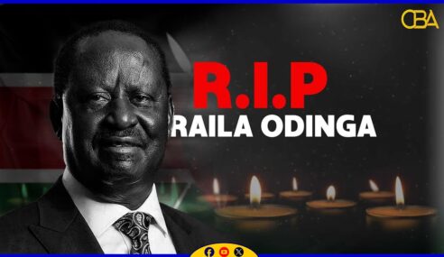 Kumanaan Kenyan ah ayaa jabsaday oo gudaha u galay Garoonka Joma Kenyata ee magaalada Nairobi kadib markii ay soo degtay diyaaradda sidday maydka Raila Odinga.