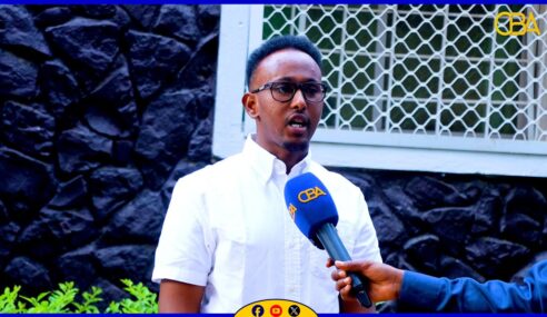 “Taliyaha Ciidanka Boolisku wuu ii garaabay, waana u mahadnaqayaa..” Dr Yaasir, muwaadinka ka cawday Booliska, ayaa la kulmay Taliyaha Guud ee Booliska Somaliland