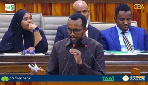 Wasiirka Maaliyada xukuumadda Somaaliya oo maanta hortay Xildhibaanada Baarlamanka Soomaaliya.