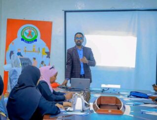 The Director of Awareness at the National AIDS Control Commission, Barkhad Mahmoud Geedi, officially concluded a three-day training focused on life and work skills, held at the Commission’s headquarters.