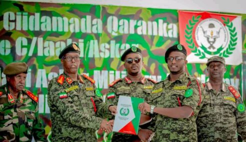 The First Commander of the National Army of the Republic of Somaliland, Brigadier General Cabdirisaaq Siciid Bulaale, along with leadership from the Army’s General Command, officially concluded a training program for nine engineers who had previously graduated from universities in Ethiopia and had been abroad for six years.