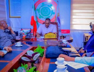 Hargeisa – Thursday, 9 October 2025 – The Public Assets Oversight and Monitoring Committee of the House of Representatives of the Republic of Somaliland held a meeting today with the Auditor General of the Republic. The meeting focused on issues related to audit regulations and anti-corruption efforts.