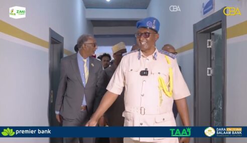 Munaasibadda xadhig ka jarka Saldhigga Degmada Gacan-libaax iyo Qaybta Booliska ee Bariga Hargeysa .