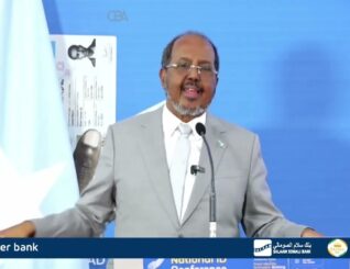 “A.S dhamaantooda xijaabkooda iyo koofiyadahooda ha soo qaataan oo ha isdiiwaangeliyaan kaarka”…..