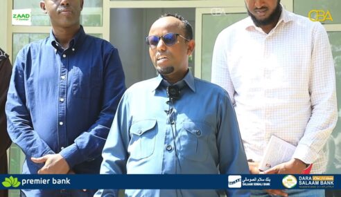 Dawladda Soomaaliya ayaa war ka soo saartay kiiska hooyo ku umushay albaabka Cisbitaalka Banaadir ee magaalada Muqdisho.