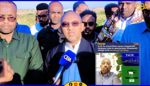 Guddoomiye Xirsi Cali oo ka qaybgalay aaska AHN Maxamed Cali Bilaal ayaa ka tacsiyeeyey ehelkii iyo qaraabadii uu ka baxy marxuumku.