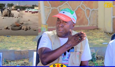 Gudoomiyha Ururka Naafada Somaliland ayaa raaligelin ka bixiyey xubno naafada kamid ah oo shalay sameeyey mudaharaad sidoo kale waxa uu koodhadhka dhaxanta u qaybiyey qaar kamid ah dadka naafada ah