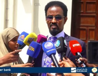 “Guur majiro hadaad lacag bixin,Warqadda cadeenta dhimashadda majirto hadaad lacag wadan ayaa somalia ka soo socoto”senoter farxaan cali