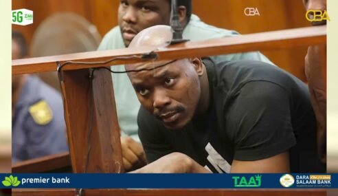 Laba walaalo ah ayaa lagu soo oogay dacwado ku saabsan dilka fanaankii reer Koonfur Afrika Kiernan Forbes AKA