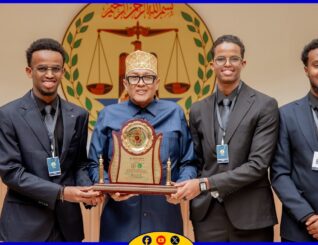 Madaxweynaha JSL oo Abaalmarinta Qaranka Guddoonsiiyey Ardaydii ku Guulaystay Hal-abuurka ICT-ga JSL