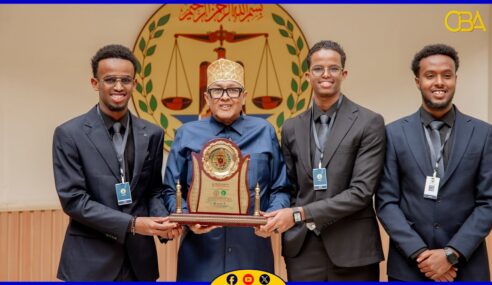 Madaxweynaha JSL oo Abaalmarinta Qaranka Guddoonsiiyey Ardaydii ku Guulaystay Hal-abuurka ICT-ga JSL