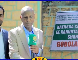 Munaasibada xadhig ka jarka Xafiiska Cashuuraha berriga ee xarunta imtixaanadka iyo Shahaado .