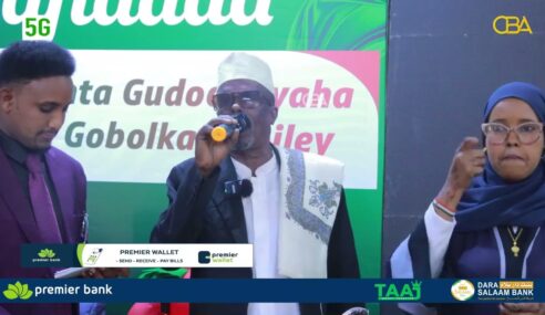 Qaabka u soo dhaweeyeen cuqaasha Gabilay Guddoomiye Maxamed Xasan Doob