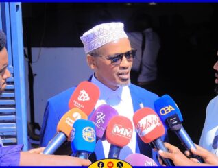 “Waxaan ahay wasiirka diinta Culimada dalkana dhex ayaan u ahay wixii cabasho ee soo baxda dhagahayga iyo laabtuba waa u furan tahay “Wasiirka Diinta iyo Awqaafta Somaliland.