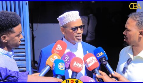 “Waxaan ahay wasiirka diinta Culimada dalkana dhex ayaan u ahay wixii cabasho ee soo baxda dhagahayga iyo laabtuba waa u furan tahay “Wasiirka Diinta iyo Awqaafta Somaliland.