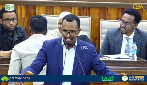 Yaa iska leh magaalada Muqdisho? Xildhibaanada Baarlamaanka Soomaaliya oo isku khilaafay.