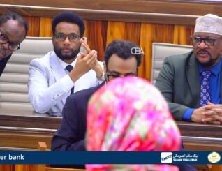 Buuq iyo dagaal gacan ka hadal ah ayaa hadheeyay kulankii Xildhibaanada Golaha Shacabka Soomaaliya