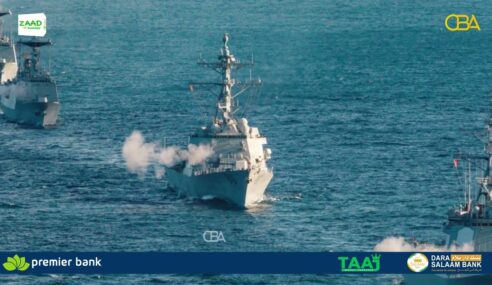 Ciidamada Badda Mareykanka oo Raadinaya Markab Calan Been Ah Wata.