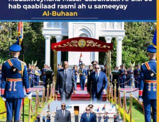 Madaxwaynaha Masar Cabdifatax Al-Sisi oo hab qaabilaad rasmi ah u sameeyey Al-Burhaan