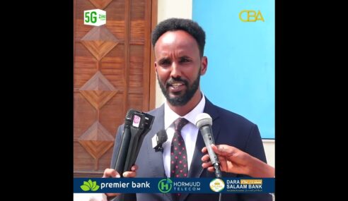 “Ma aha in aad been isku maaweelisaan Xasan sh waxba idiin ma soo wado Waqooyi Bari waa inaad isku tashataan ” Xildhibaan Dhookir.