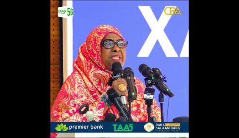 “Madaxweynihii aan dooranay Dhul boob ayuu ku mashquulsanyahay kama gaaro inuu Trump oo Soomaalid…