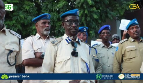 Muqdisho: Saraakiisha Booliska Soomaaliya ayaa qaylodhaan ka bixiyay barakicinta lagu sameeyey guryahooda iyo caruurtooda.