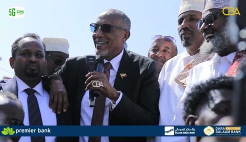 “Suldaanka iyo sheekha ,siyaasiga, waayeelka la dhagaysanayaa waa inuu ku hadlaa hadal khayr leh