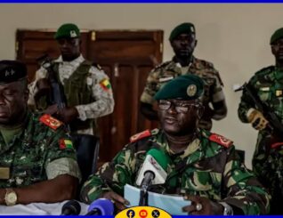 Urur-goboleedka Galbeedka Afrika ee ECOWAS ayaa isku dayaya inay dhexdhexaadiyaan Milatariga .