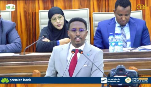 “Waa maxay sababta aad deynta aad qaadateen usoo marin waydeen labadda gole…” Xildhibaan Maxamed..