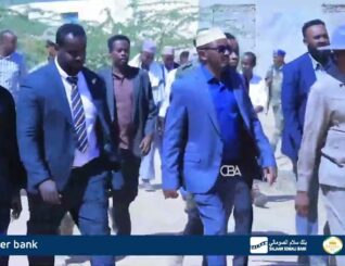 Wasiirka Dowladaha Hoose iyo Badhasaabka gobolka ayaa kormeeray mashaariic ka socda Arabsiyo, qaarna dhagax dhigay.