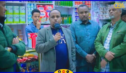 Wasiirka Ganacsiga oo kormeeray suuqyada magaalada. Geerigaabo habka u ganacsigu usocdo