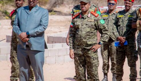 Wasaaradda Gaashaandhigga Somaliland iyo Taliyaha Ciidanka Qaranka oo kormeer ku tagay Dugsiga Tababarka Kamadosta Cadaadley