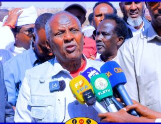 Inteena nol haa ogaato geerida  inay kuwada xukumanahay ee aynu uu ducayno  walaalken marxun mubaarik