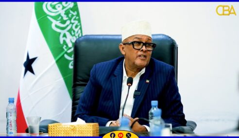 “Shacbiga Somaliland ha u diyaargaroobaan difaaca dalkooda. Soomaaliya waxay ka badheedhay inay duulaan ku soo qaaddo Somaliland” Madaxweyne Cirro