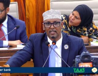 “Taliyihii Dekedda Muqdisho ayaa shalay is casilay markii lagu qasbay inuu siidaayo 3 Koonteenar oo Maandooriye ah”Xildhibaan Daahir Amiin Jeesow BJFS