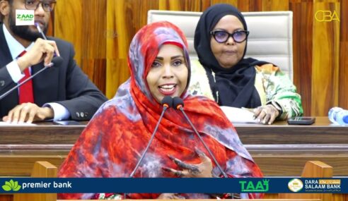 Xildhibaan Marwo Cabdi Bashiir oo talooyin tiknoolojiyadeed siisay guddiga Warfaafinta ee Golaha Shacabka Soomaaliya