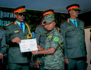 Abaanduulaha Labaad ee Ciidanka Qaranka JSL oo Soo Xidhay Tababar Saraakiil Lagu Carbiyey Kuliyadda Saraakiisha ee Cabdilaahi Askar