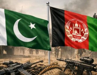 Xiisadda u dhexeysa Pakistan iyo Afghanistan ayaa sare u kacday, iyadoo labada dhinac ay sheegteen khasaare iyo weerarro is-daba joog ah oo ka dhacay xuduudda.