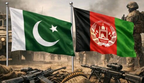 Xiisadda u dhexeysa Pakistan iyo Afghanistan ayaa sare u kacday, iyadoo labada dhinac ay sheegteen khasaare iyo weerarro is-daba joog ah oo ka dhacay xuduudda.