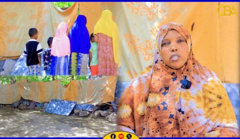 Hooyo Isra Idris Ismaaciil iyo caruurteeda oo hoy la’aan ku haysato Hargeysa