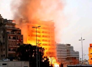 Degdeg:- Safaaradda Maraykanka ee magaalada Baqdaad ayaa la sheegay inay wajahday duqaymihii ugu xoogganaa tan iyo markii uu bilaabmay dagaalka.