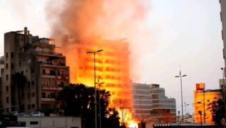 Degdeg:- Safaaradda Maraykanka ee magaalada Baqdaad ayaa la sheegay inay wajahday duqaymihii ugu xoogganaa tan iyo markii uu bilaabmay dagaalka.