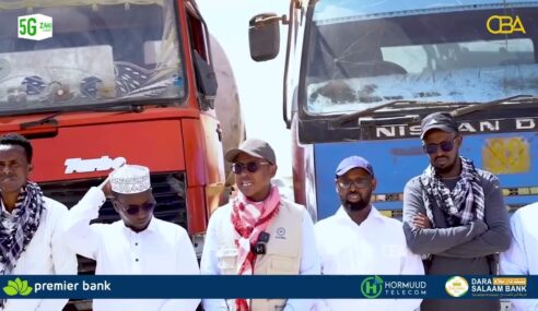 Abaarta ka jirta Soomaaliya oo gaartay heer Xoolaha nool ay cunaan kuwa dhintay.