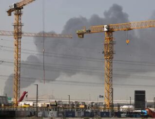 Gantaallo iyo diyaarado aan duuliye lahayn ayay Iran ku weerartay Imaaraadka Carabta, sida ay xaqiijisay Wasaaradda Gaashaandhigga dalkaasi.