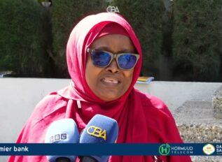 Qaar ka mid ah xildhibaanadda baarlamaanka oo soo dhaweeyey ansixinta Dastuurka Soomaaliya