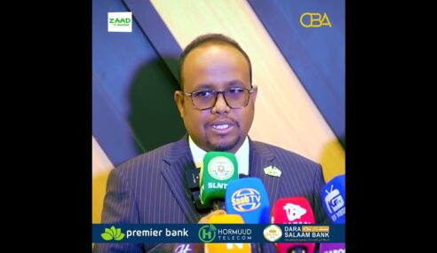 Wasiirka Wasaarada ganacsiga iyo maareeyaha  haamaha kaydka shidaalka oo qabtay kulan warbaahineed ku saabsan xaaladada kasoo cusboonaaday bariga dhexe.