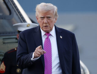 Trump: Maraykanku si buuxda ayuu gacanta ugu hayaa Marin-biyoodka Hormuz