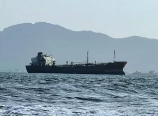 22 Hindi ah oo saaran laba markab oo lagu qabsaday weerarro burcad-badeednimo oo ka dhacay Gacanka Cadmeed iyo xeebaha Soomaaliya