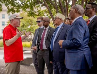 Madaxweyne Cirro oo Booqday Xuska 9/11 ee Pentagon-ka, Xusuustana Muujiyey Dhibbanayaashii Weerarka