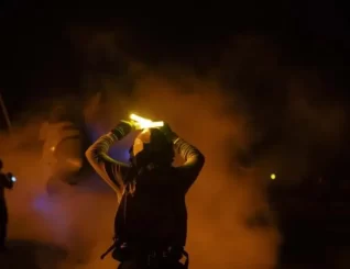 Mareykanka oo duqeymo cusub ka fuliyay Iran, Tehran-na gantaallo iyo diyaarado aan duuliye lahayn ku jawaabtay